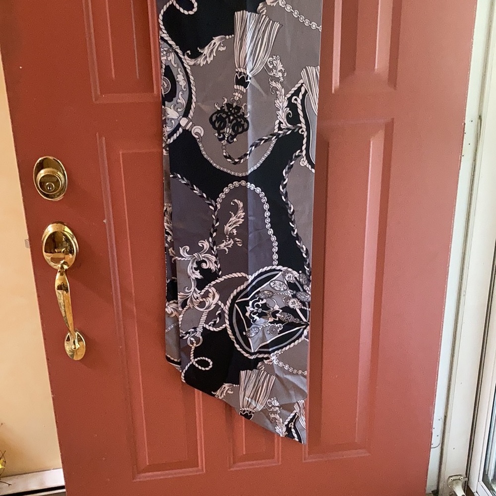 Dennis Basso Status scarf/wrap - Picture 6 of 7